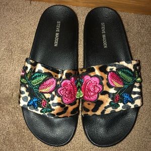 STEVE MADDEN PATCHES VELVET SLIDE SANDAL